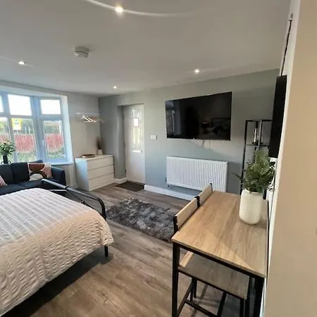 Abbotsbury 1 Bed Opposite Uwe Free Parking Bristol